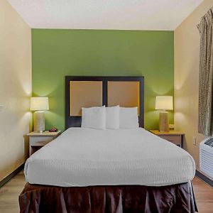Deluxe Studio 1 Queen Bed Non-Smoking